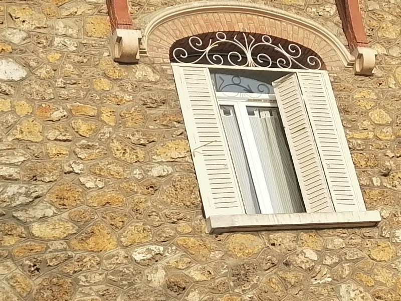 Ravalement meulière : rénover une façade en pierre meulière Façade en pierre meulière