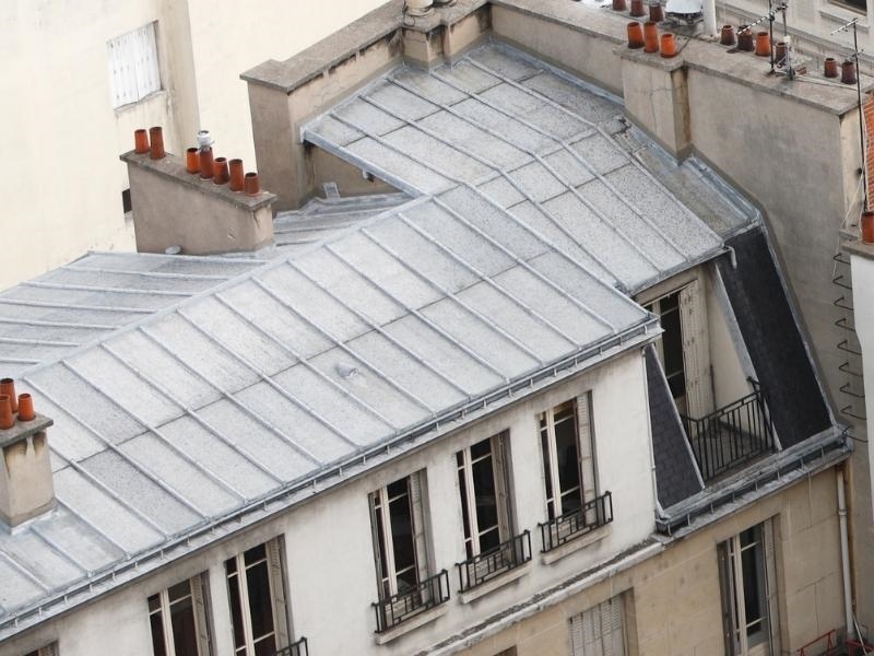 Toit en zinc sur tasseaux