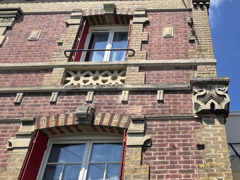 Ravalement facade ancienne en briques