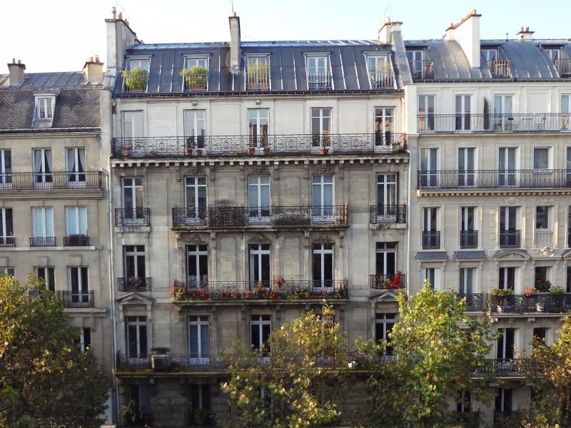 Fenêtres d'immeuble haussmannien