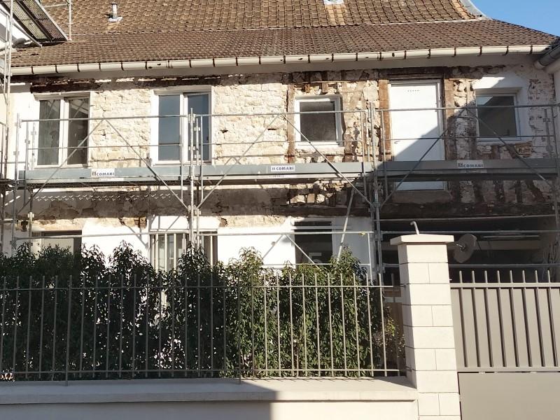 Piochage de façade dans les Yvelines