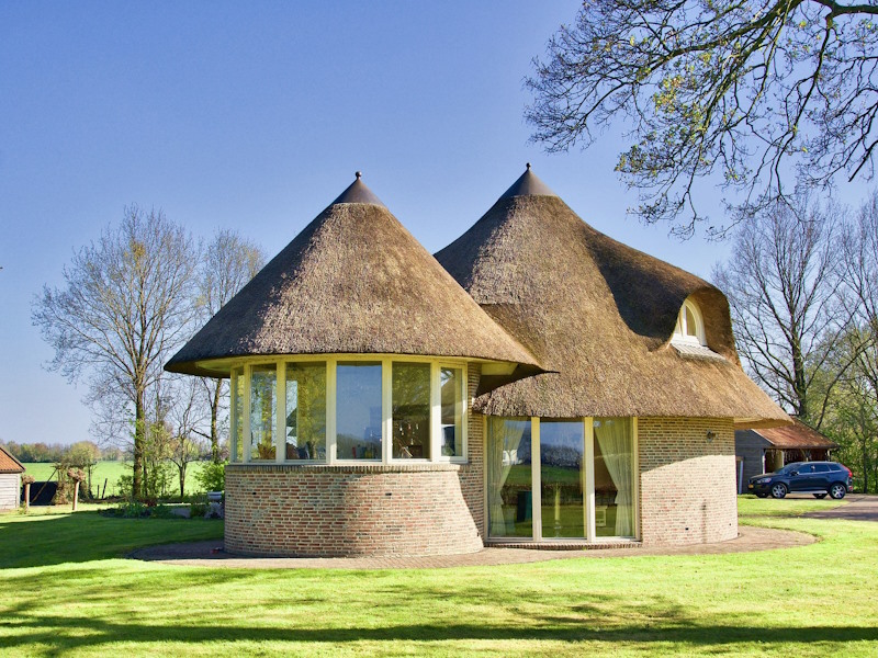 Toit de chaume moderne