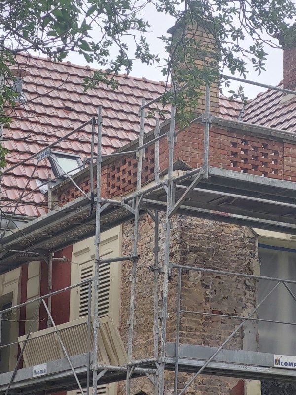 Detail de piochage de facade