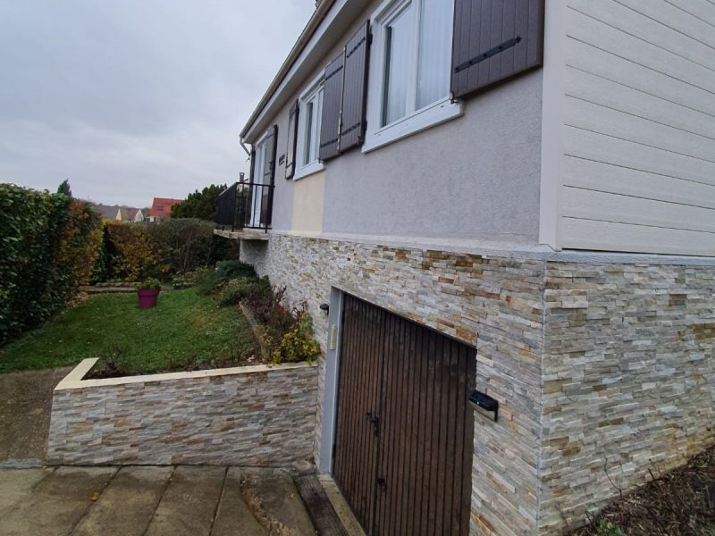 Ravalement de façade maison années 70