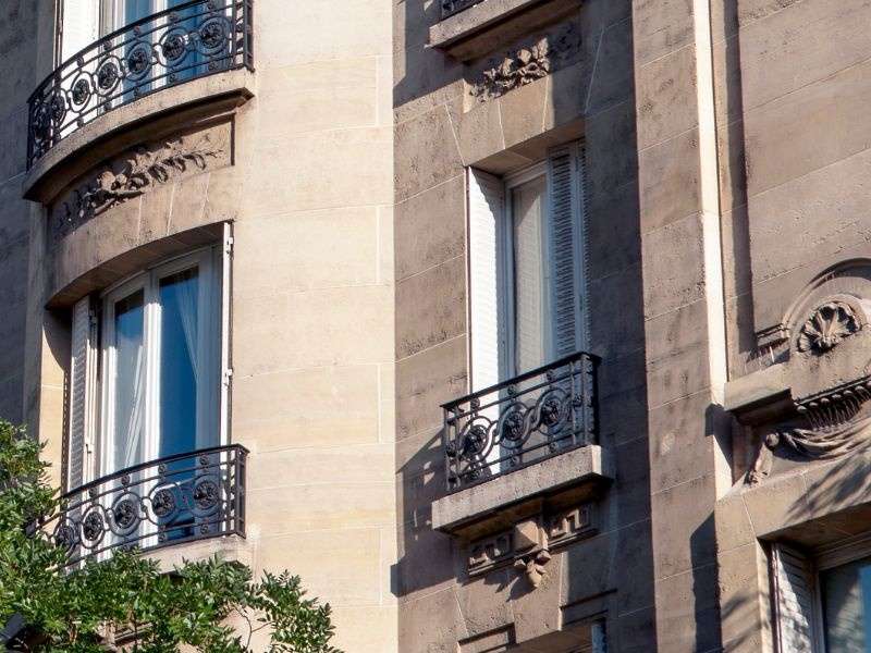 Façade en pierre de taille à Paris