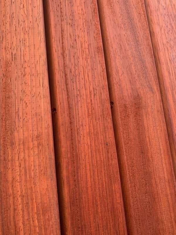 Detail bardage bois exotique