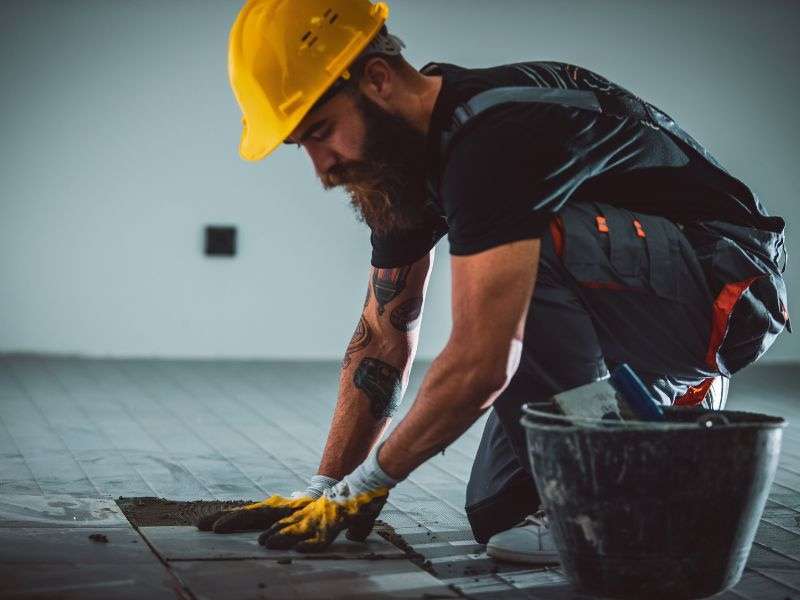Qui contacter pour rénover une maison ?