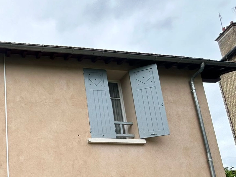 Enduit à la chaux sur pisé
