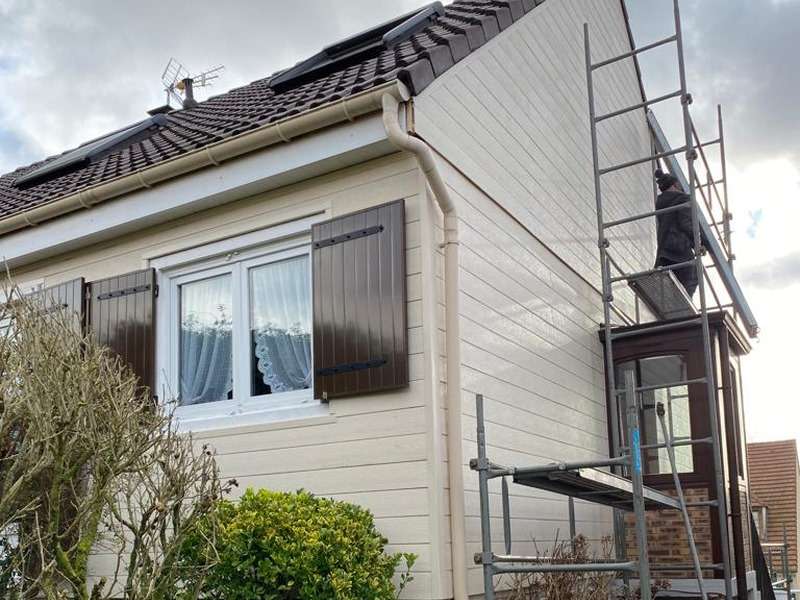 Habillage de façade de maison en PVC