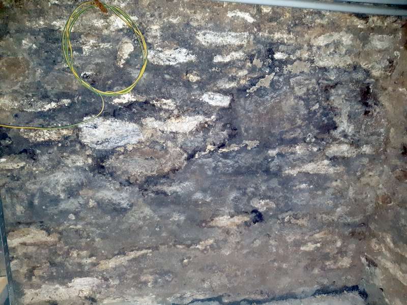 Mur humide à Paris