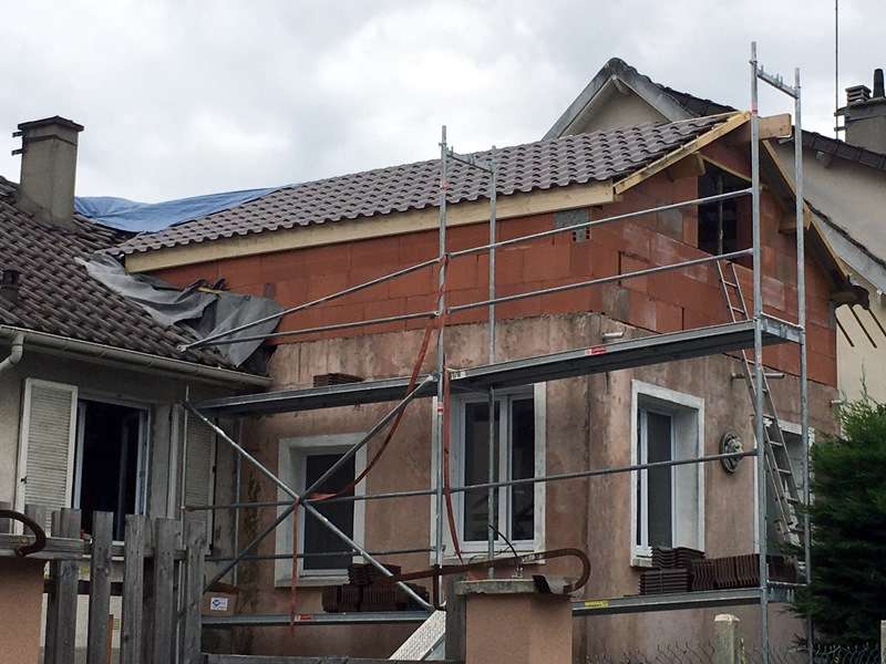 Surélévation de maison : le guide complet Rehaussement d'une maison maçonnée