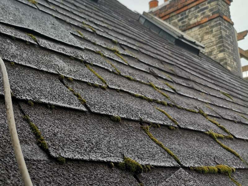 Rénovation de toiture en ardoise à Paris et en Île-de-France Remplacer du shingle par de l'ardoise