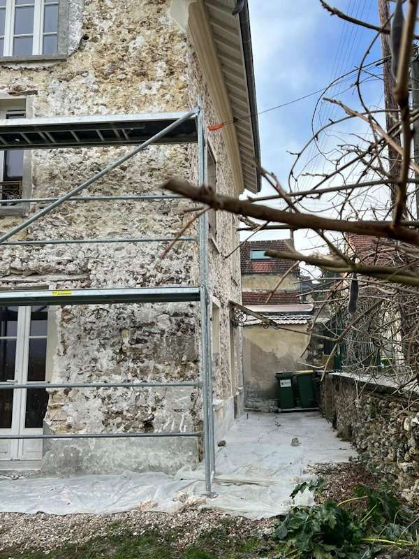 Piochage de facade dans le 78