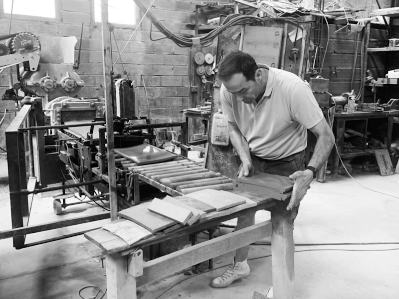 Fabrication de tuiles artisanales