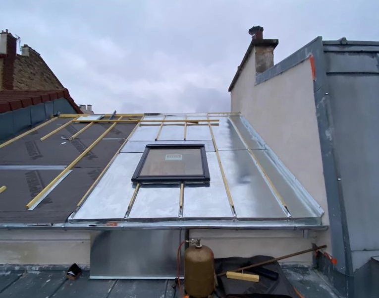 Couvreur zingueur Montreuil