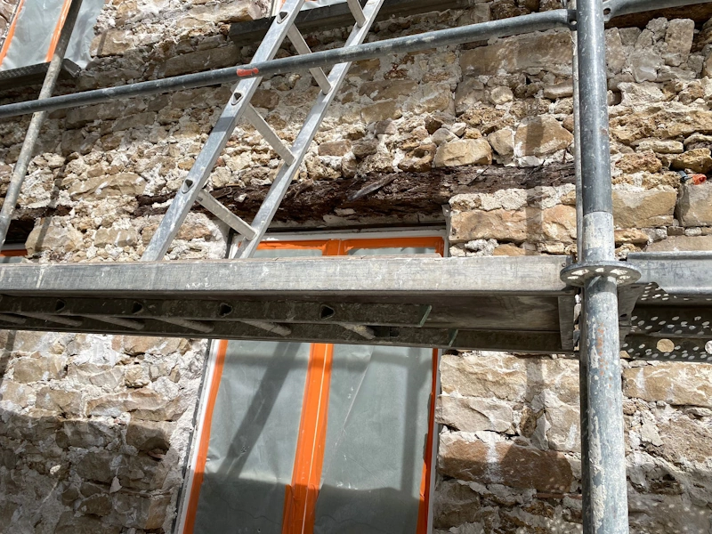 Entreprise de rénovation de façade à Paris et en Île-de-France Prix de piquage d'un mur en pierre