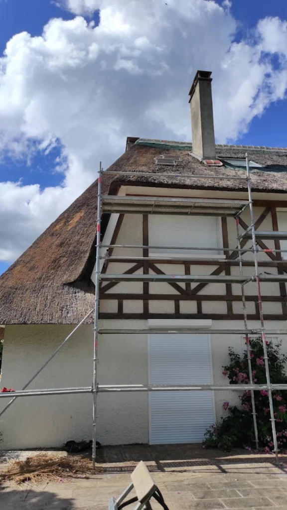 Renovation dun toit de chaume 78
