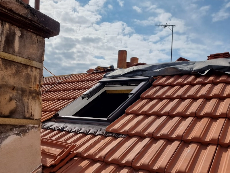 Rénovation de toiture en tuiles à Paris et en Île-de-France Avantages et inconvénients des tuiles