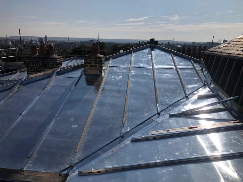 Renovation de toit a la mansart 95