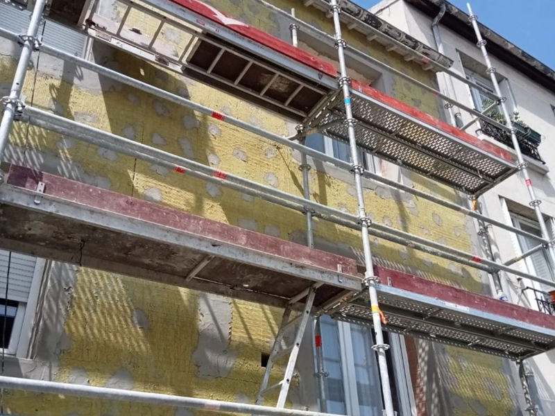 Panneaux isolants pour façade