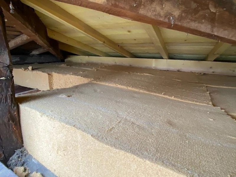 Isolation de toiture par l'intérieur ou l'extérieur : comment choisir ? Isolation du toit par l'intérieur