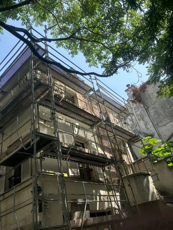 Piochage facade paris