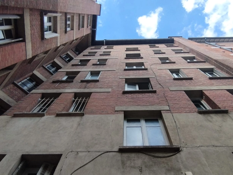 Entreprise de rénovation de façade à Paris et en Île-de-France Ravalement cour d'immeuble