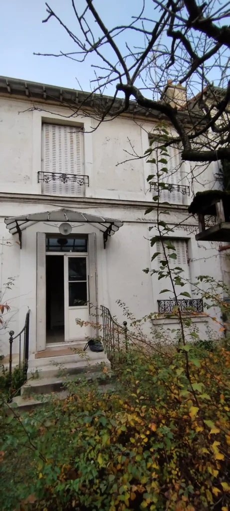 Facade renovee platre chaux paris20 scaled