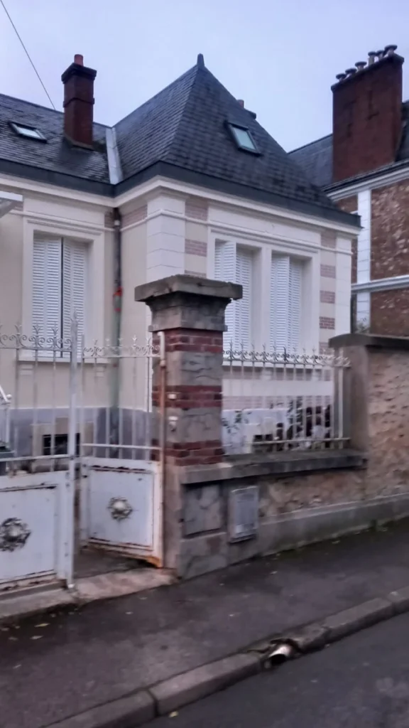 Entreprise facade traditionnelle verrieres le buisson
