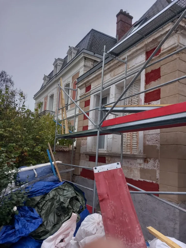 Maison ancienne enduit chaux verrieres le buisson