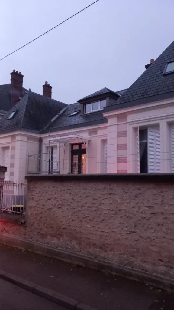 Refection facade ornementee verrieres le buisson