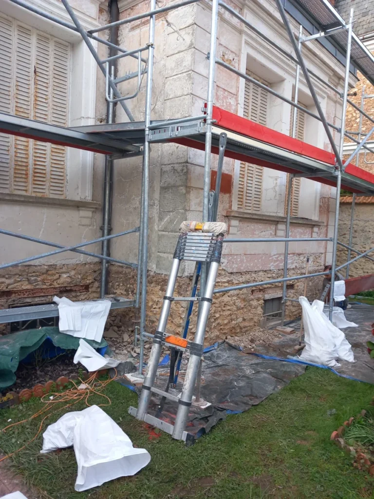 Travaux renovation batiment verrieres le buisson