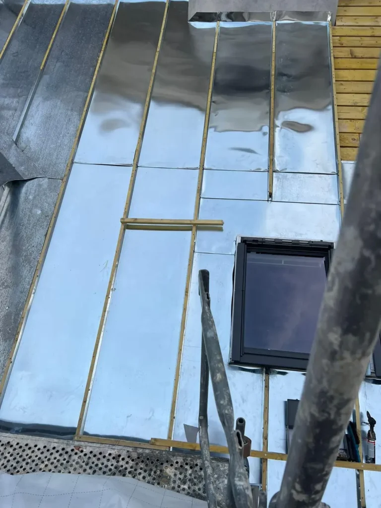 Chantier toiture zinc copropriete 10e