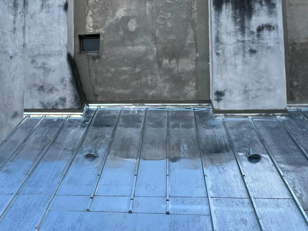 Zingueur paris 75010 toiture zinc sur tasseaux