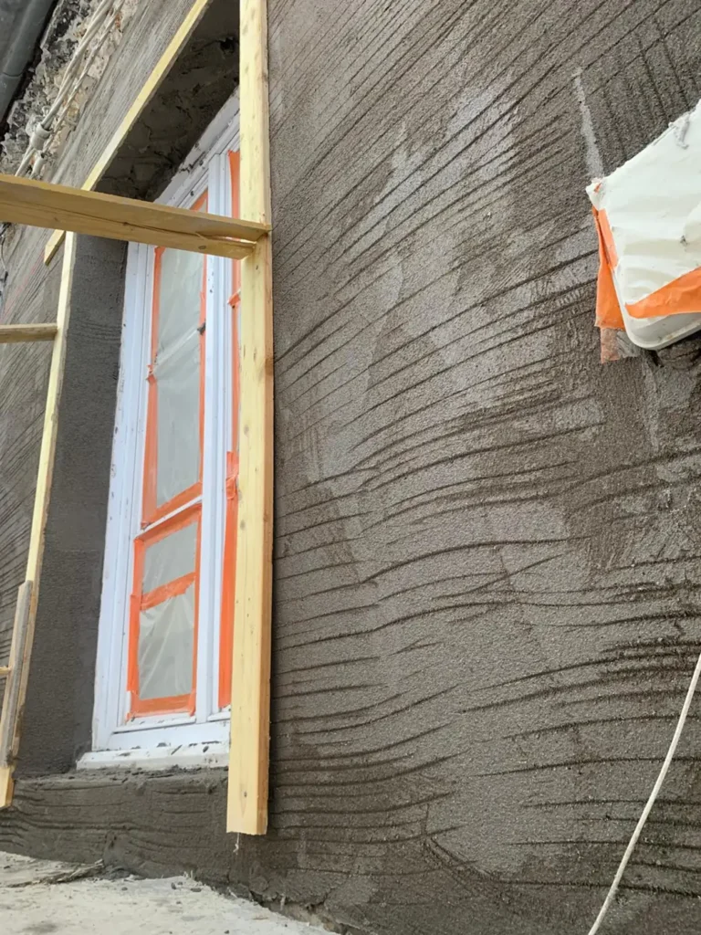 chantier facade enduit isolant 78350