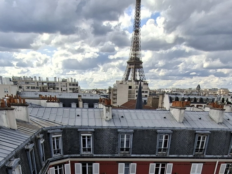 Canicule et bâti ancien à Paris : quelles solutions ? Chaleur sous les toitures en zinc à Paris